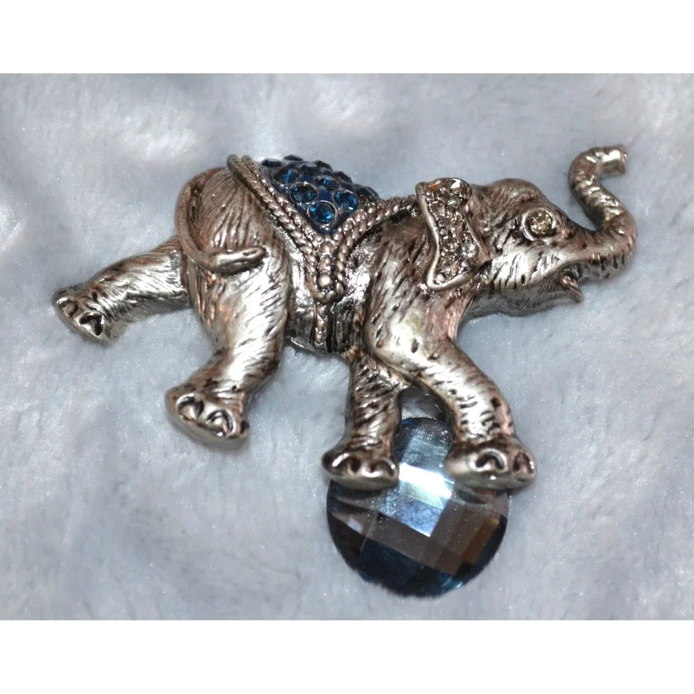 Vintage Circus Elephant Brooch Pin Silver Tone Textured 2.5
